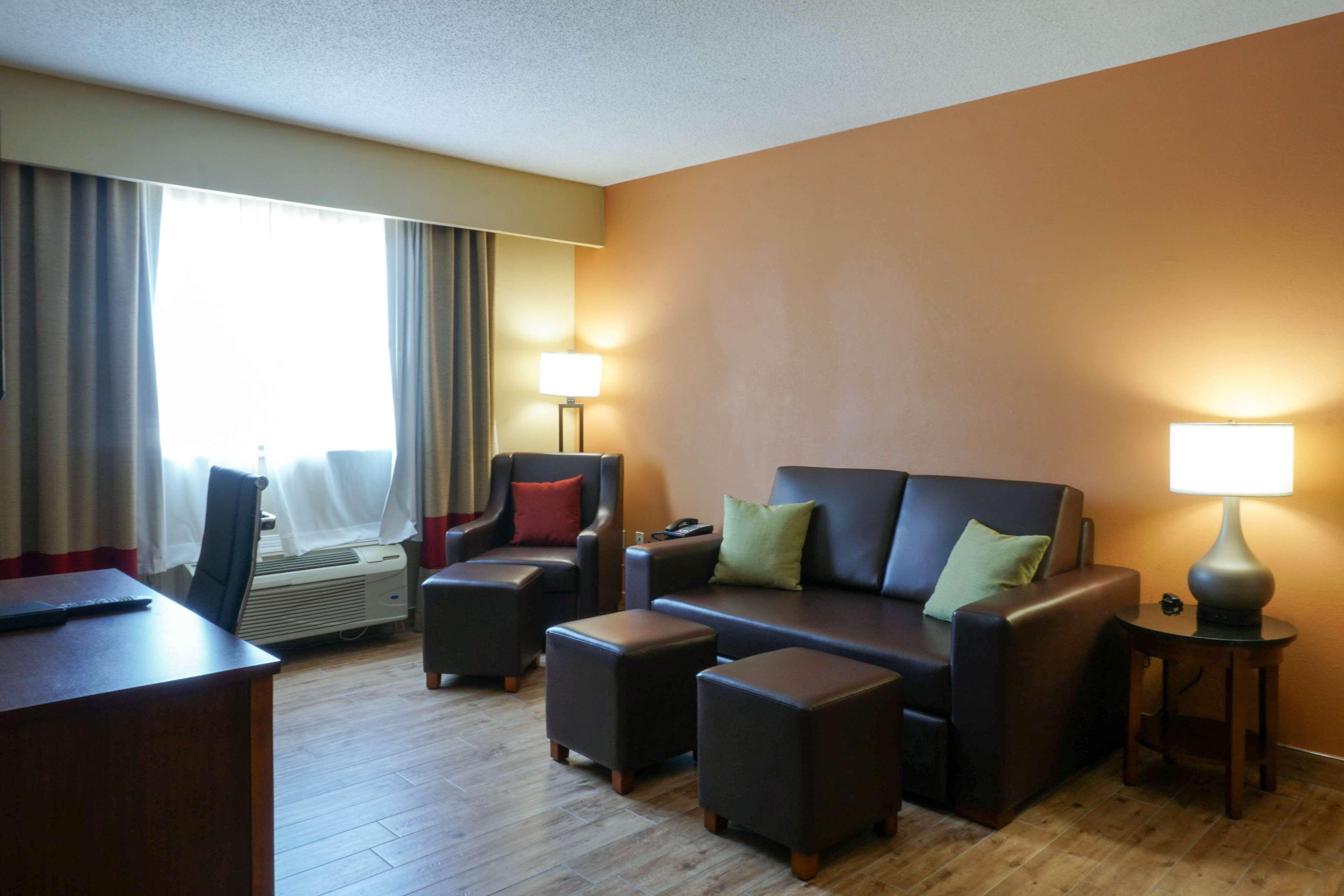 Best Western Plus Georgetown Corporate Center Hotel מראה חיצוני תמונה