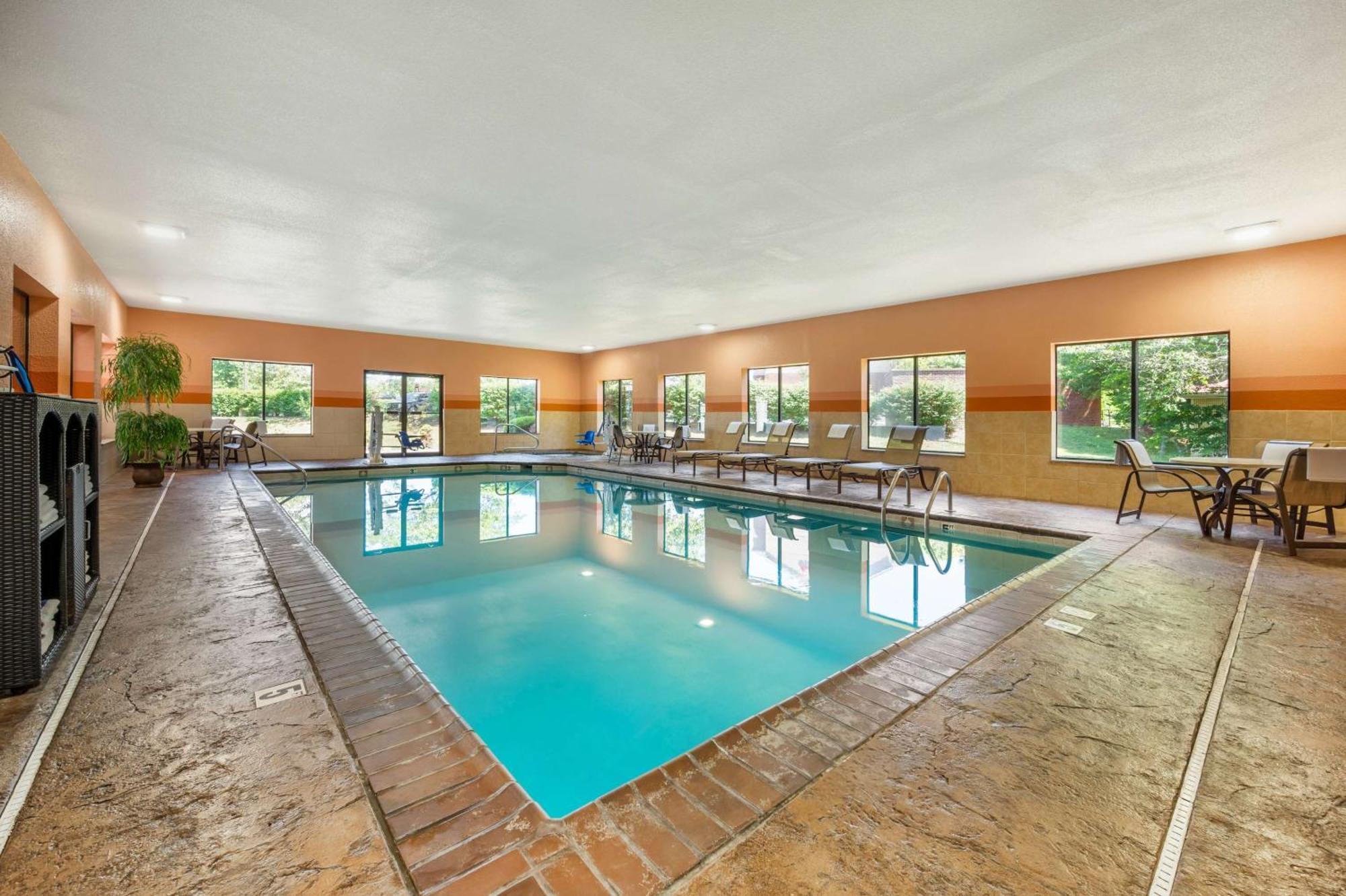 Best Western Plus Georgetown Corporate Center Hotel מראה חיצוני תמונה